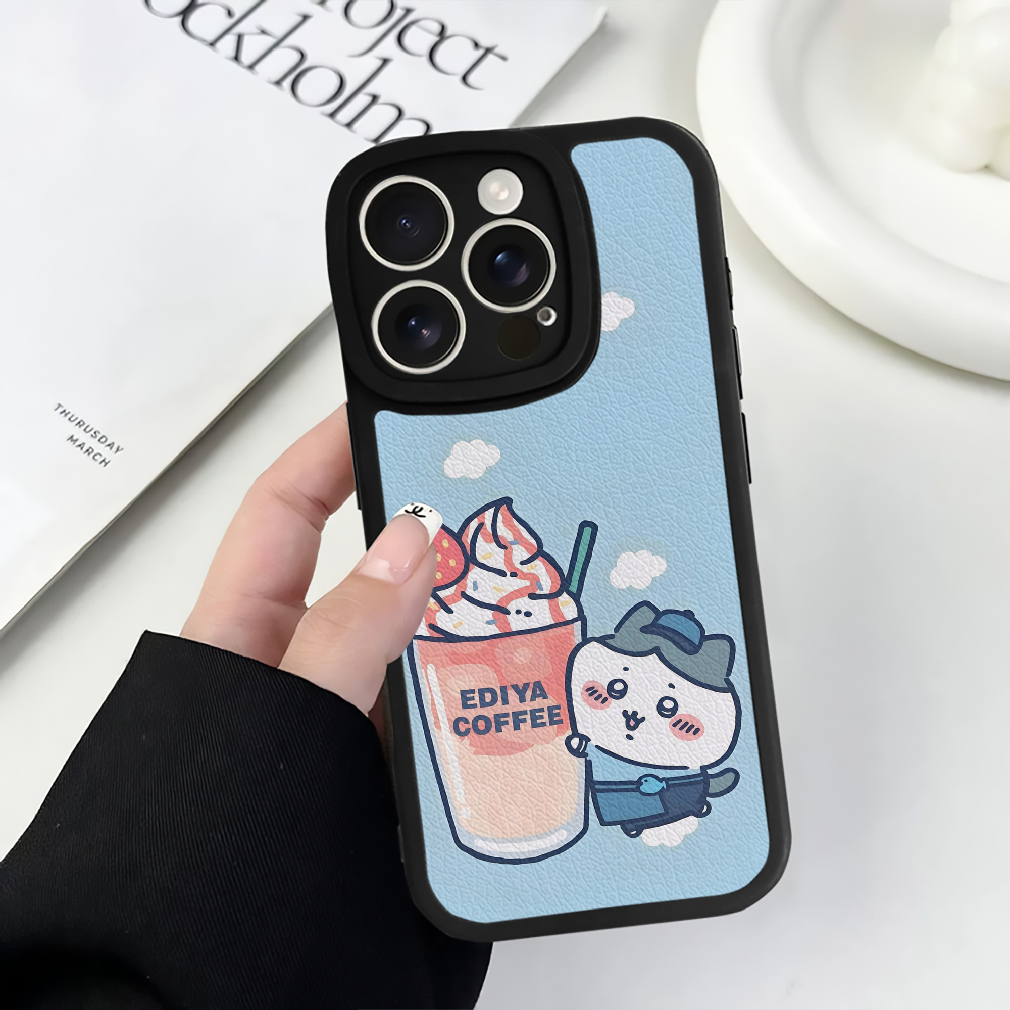 （画像用） ちいかわ Chii-kawa 【iPhone 16シリーズ対応】シリコンスマホケース（レザー調） 材質：シリコン